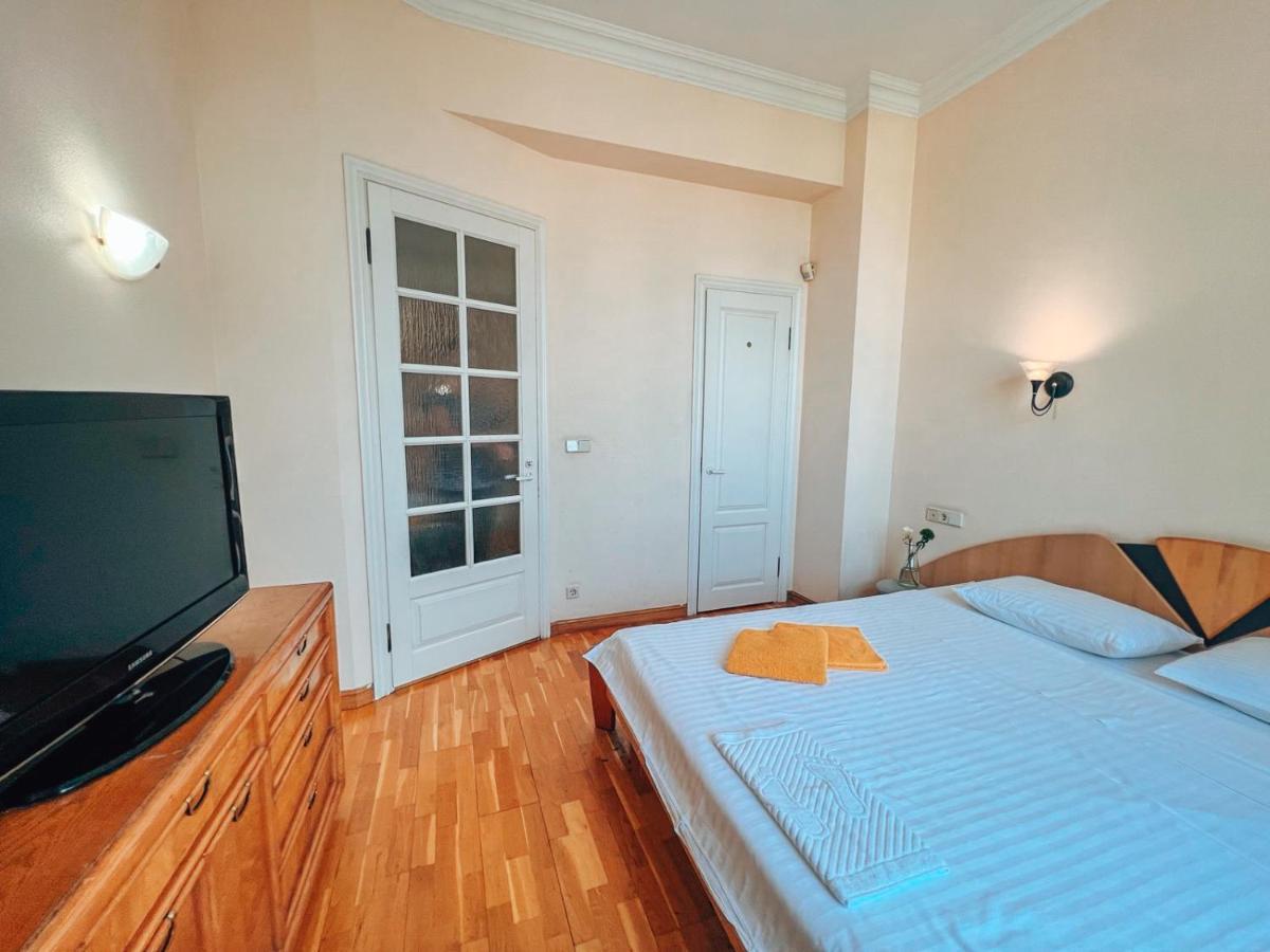 Apartments Rentals Ukraine On Kreshchatik كييف المظهر الخارجي الصورة