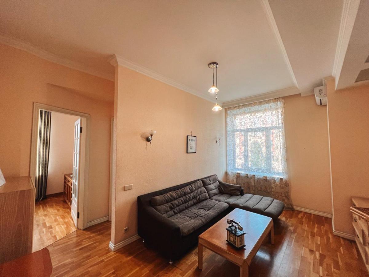 Apartments Rentals Ukraine On Kreshchatik كييف المظهر الخارجي الصورة