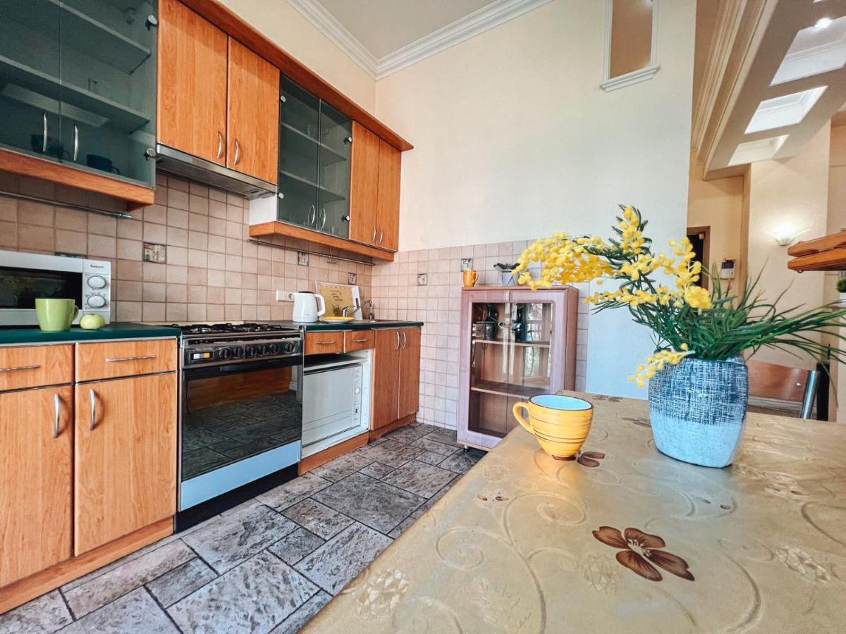 Apartments Rentals Ukraine On Kreshchatik كييف المظهر الخارجي الصورة