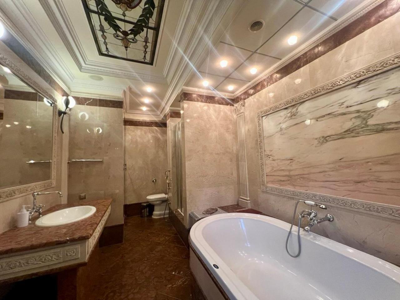 Apartments Rentals Ukraine On Kreshchatik كييف المظهر الخارجي الصورة